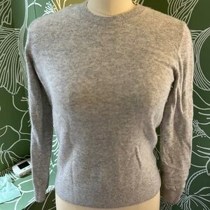 Club Monaco Women's Cashmere Crew Neck Sweater Size Medium Grey
